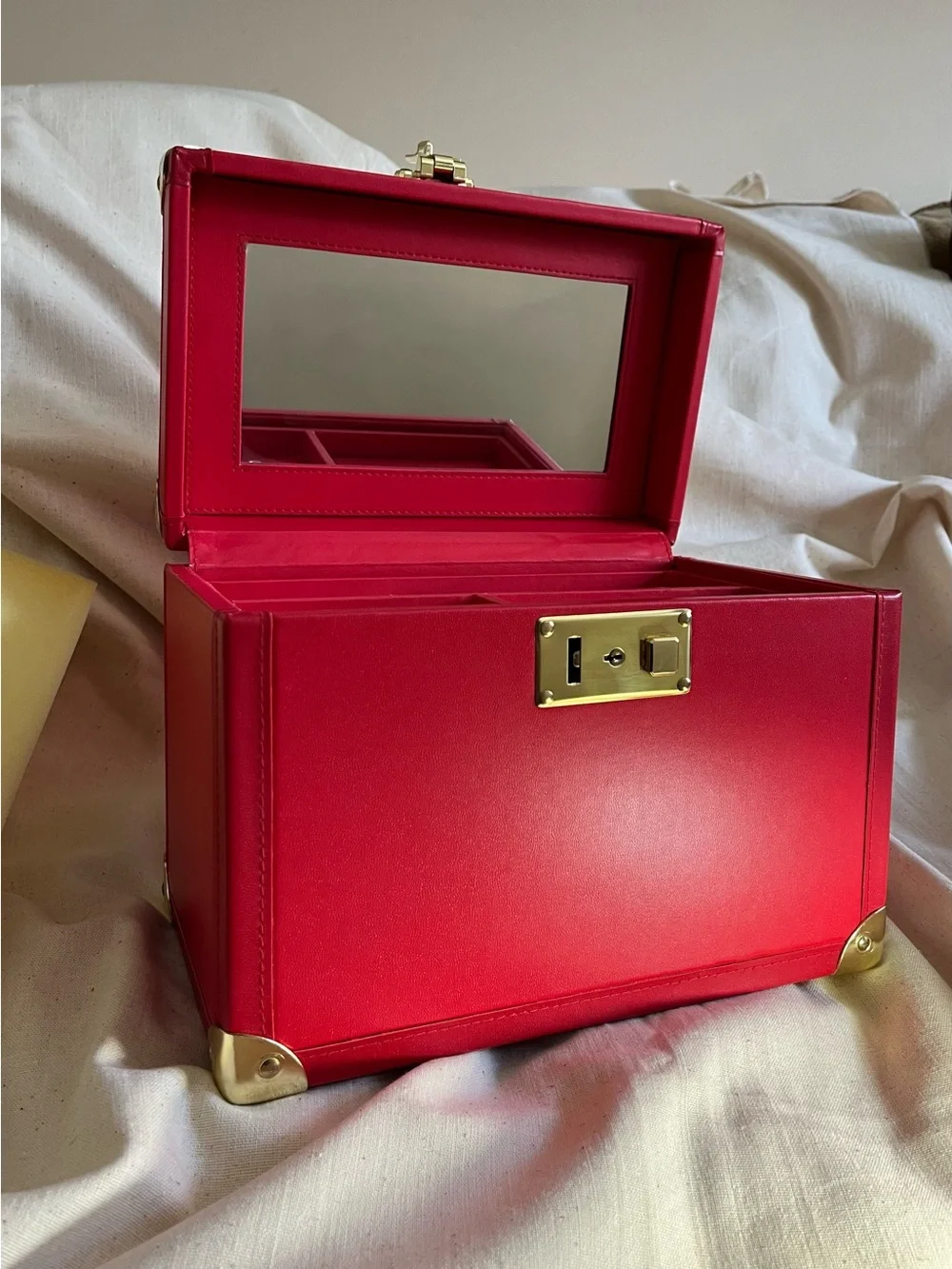 Elizabeth Arden Red Train Case/Carry on lux bag box Rare 1990s